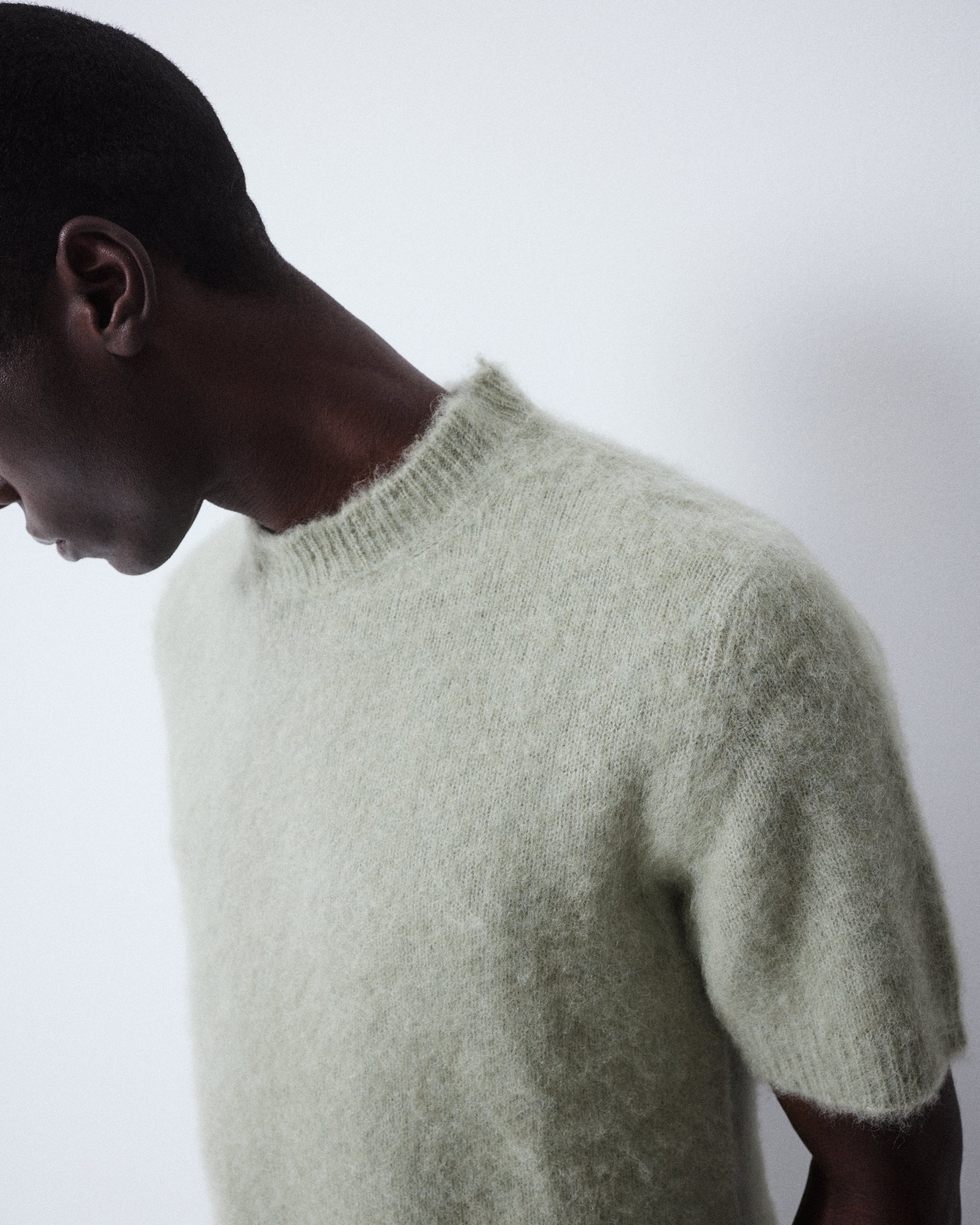 Maglia girocollo garzata manica corta in misto alpaca. Verde - Salvia - Image 4